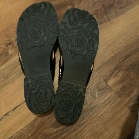 Women’s dressy black sandals - Picture 2 of 3